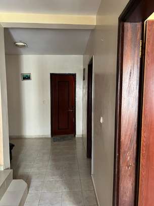 Villa r+1 a vendre a la cité Aliou sow image 3