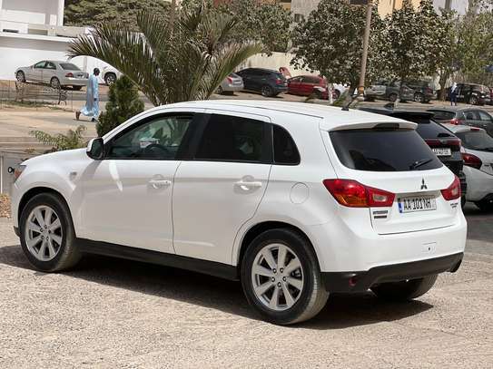 Mitsubishi OUTLANDER image 10