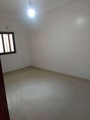 Appartement à  louer à la Cité Mbakiyou Faye Mamelles image 4