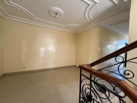 Grande Villa R+1 à louer aux Almadies image 7