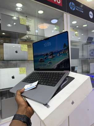 MacBook Pro M3 8Go 1To 14 pouces Neuf image 4