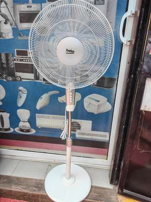 Ventilateur Beko sur pied EFS5100W-16" image 3