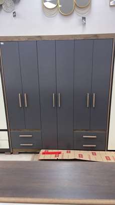 Armoire blanche 6 portes 4 tiroirs bois robuste image 3