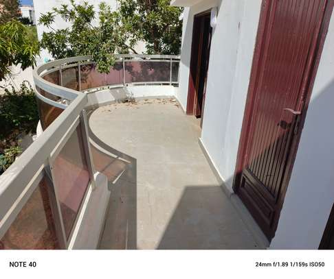 Belle villa à la citée djilly mbaye image 10