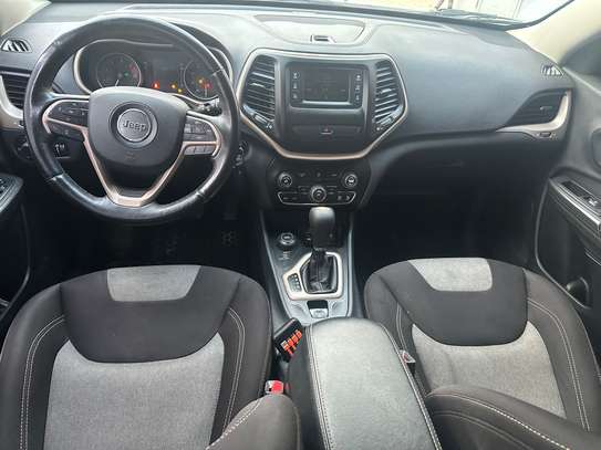 Jeep Cherokee image 7