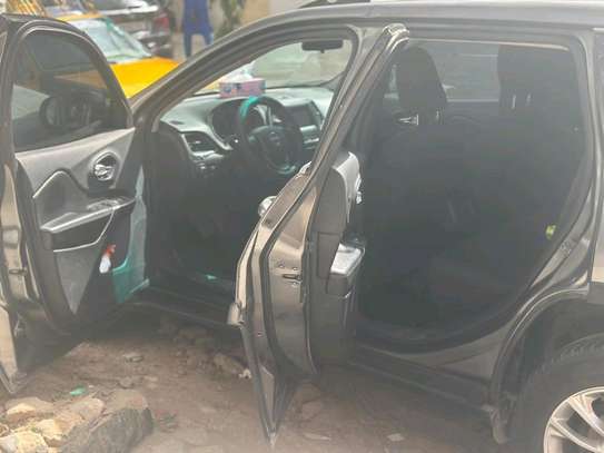 Jeep Cherokee image 5
