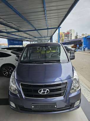Hyundai Starex 15 places image 1