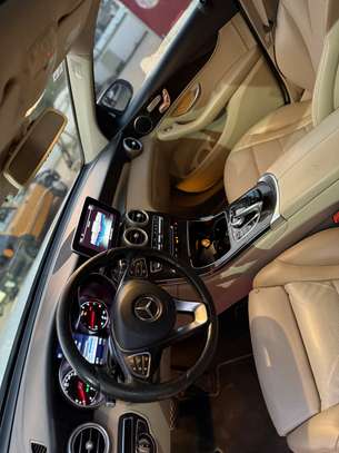 Mercedes glc 300 image 7