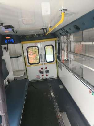Ambulance médicalisée image 5