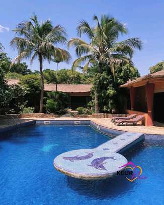 Domaine afro contemporain à vendre à Saly image 2