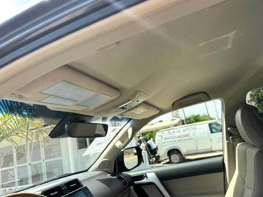 Toyota Land cruiser VX image 4