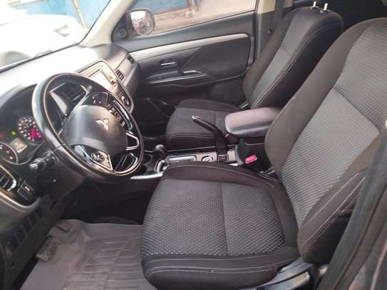 Mitsubishi Outlander image 4