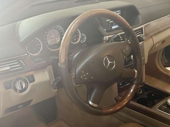 Mercedes E350 Elegance image 8