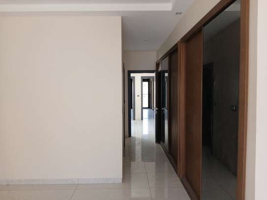 BEL APPARTEMENT DE 04 CHAMRES AU POINT E image 10