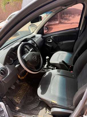 RENAULT DUSTER image 2