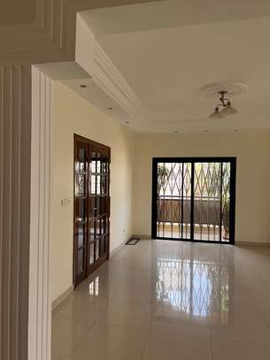 Appartement de 04 chambres + salon à Mermoz image 9