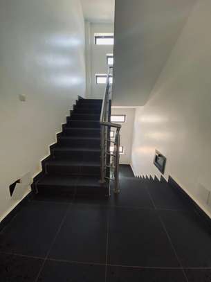 Bel appartement aux Almadies (zone de recasement) image 9