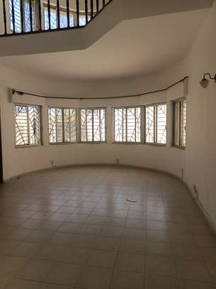 Villa R+1 de 4 chambres salon à NGOR image 6