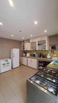 MAGNIFIGUE DUPLEX F6 A LOUER AUX ALMADIES image 8