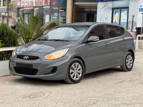 Hyundai accent image 5