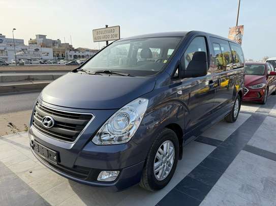 Hyundai  Grand Starex 15 places image 1