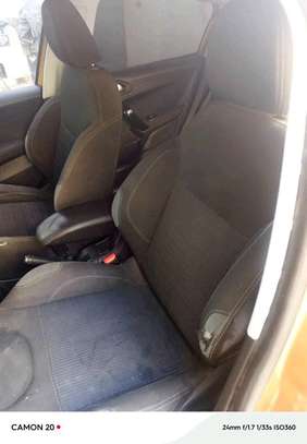 Peugeot 208 image 6