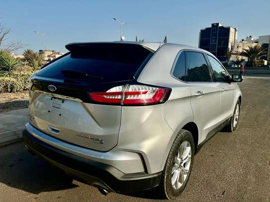 2019 Ford Edge Titanium image 3