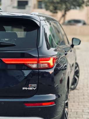 2023 Mitsubishi Outlander Hybrid Plug-in GT Electric image 5