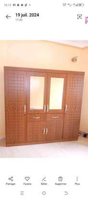 Armoire marron ,noire et blanc image 15