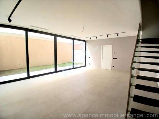 Ref_2811_PL_ Duplex avec terrasse  à louer aux Almadies image 1