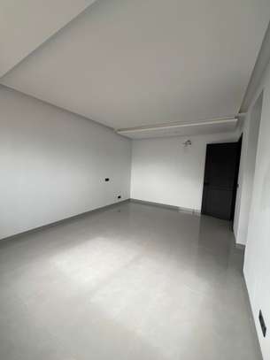Appartement neuf 4 chambres à louer aux Almadie image 11