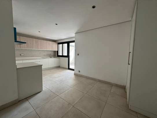Plateau appartement 4 chambres à louer vue sur mer image 4