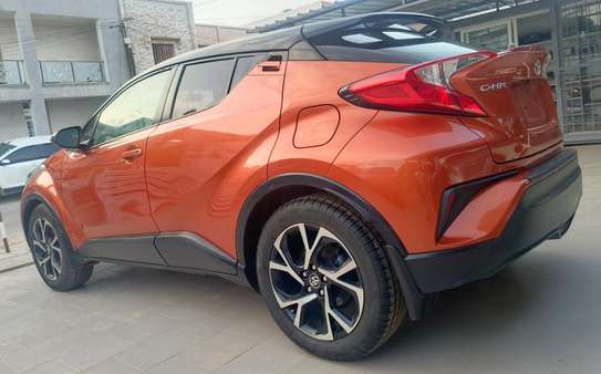 Toyota C-HR SUV 2021 image 7