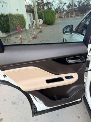 Jaguar F-Pace 2018 image 14