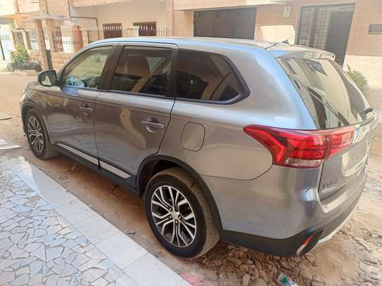 Mitsubishi Outlander 4x4 7 places image 4