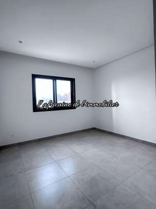 Appartement F3 de 120 m² avec terrasse à louer – Ngor image 5
