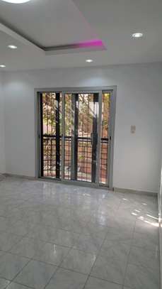 A loué un apartuman  1etage non loin de la brioche Dorée image 1