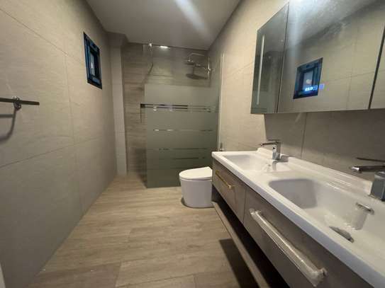 Appartement à louer point E picine olympique image 6