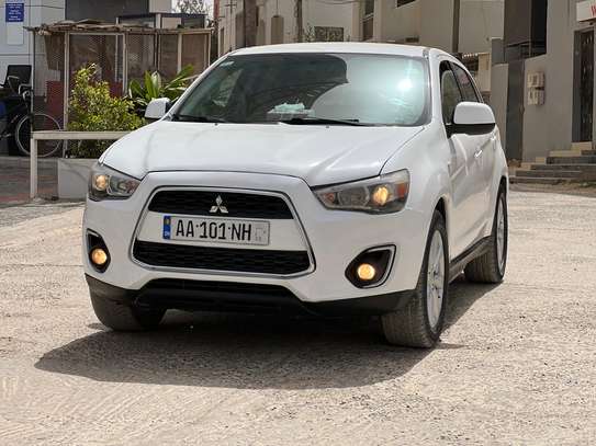 Mitsubishi OUTLANDER image 1