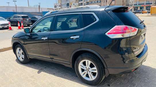 Nissan Rogue SUV noir polyvalent et spacieux image 9
