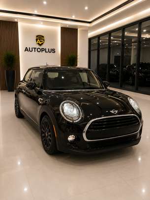 Mini Cooper 2018 image 2