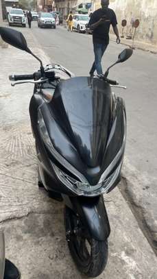 Moto Pcx nouveau modèle ( moteurs jamais ouvert ) image 3