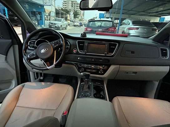 Kia Carnival luxe 9 places diesel 2017 image 4