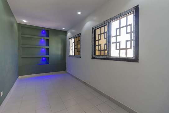 Villa R+2 à Tivaouane Peulh, titre foncier image 12