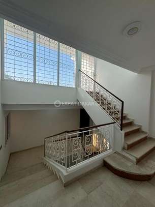 Grande maison a louer aux Almadies image 10
