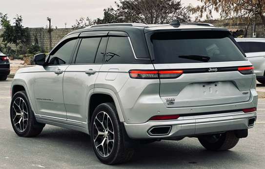 2022 Jeep Grand Cherokee SUMMIT image 14