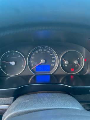 Hyundai Santa Fe 2011 image 2