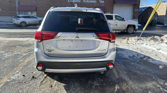 Mitsubishi Outlander image 4