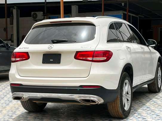 Mercedes-Benz image 2