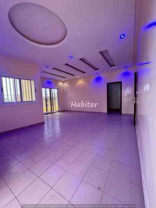 Villa R+2 à louer au Mamelles image 2